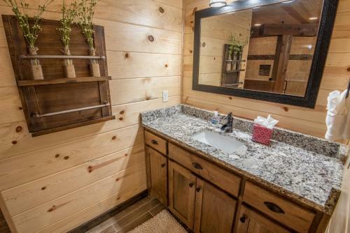 Huckleberry Inn Broken Bow Cabin