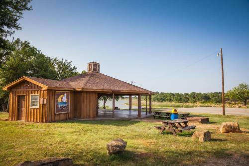 Bay Landing Camping Resort Cabin 16