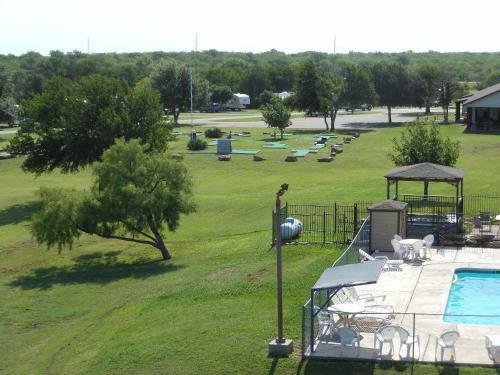 Bay Landing Camping Resort Deluxe Cabin 28