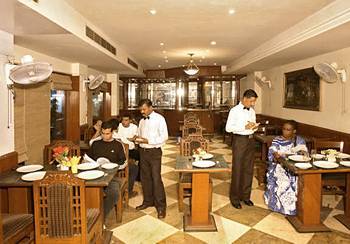 Hotel Raunak International