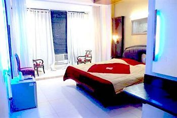 Hotel Raunak International