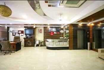 Hotel Raunak International