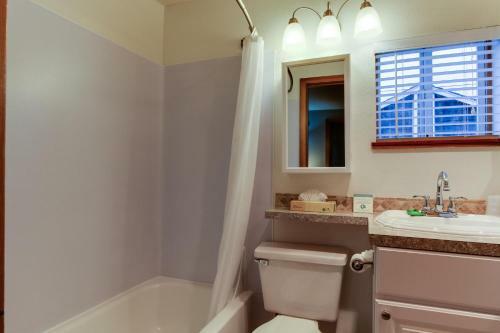 Beaches Inn | Captains Cove Cottage 9