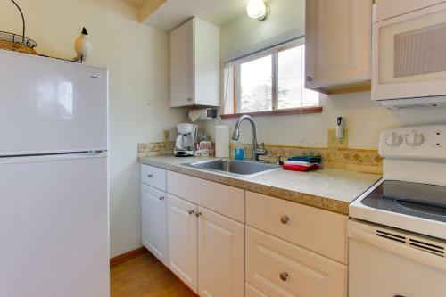 Beaches Inn | Captains Cove Cottage 9