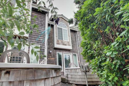 Beaches Inn | Pacific Surf Townhouse