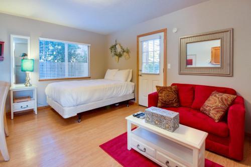 Beaches Inn | Pirates Cove Cabana 8