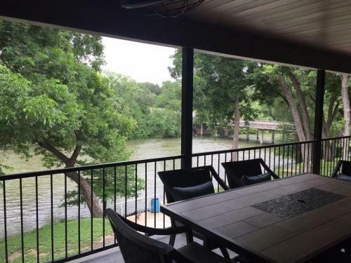 Apartamento Whitewater Condos