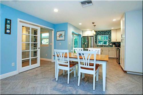 Chapin Lane Villa 11510 Home