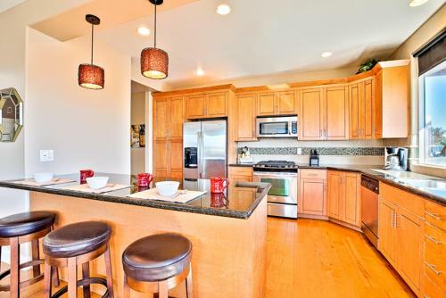 #150 - Coastal Beauty Three-bedroom Holiday Home