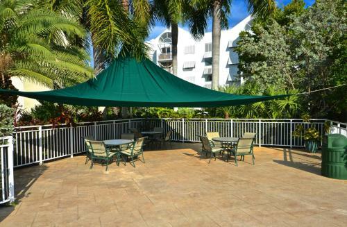 Sunrise Suites Big Kahuna Suite #202