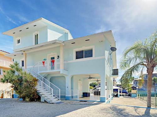 Canal-side Getaway Home Home