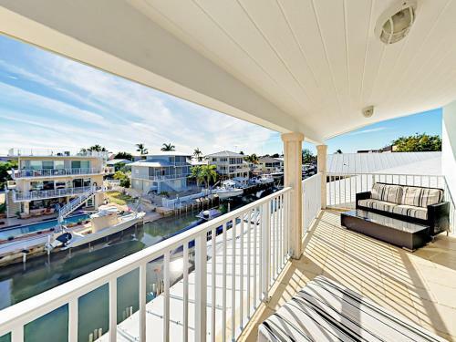 Canal-side Getaway Home Home