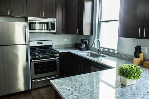 Apartamento Three-bedroom On W Barry Avenue Apt 2f