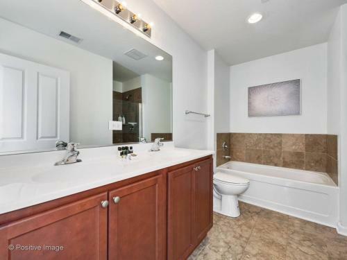 2br Apartment Near Mccormick Place!
