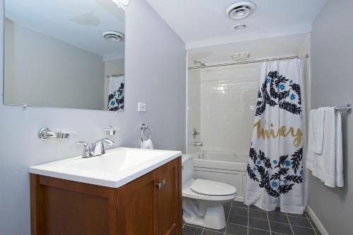 Apartamento Five-bedroom On W Division Street Apt 2