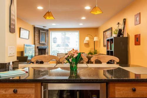 Apartamento Cozy 2 Bed / 2 Bath In Lincoln Park