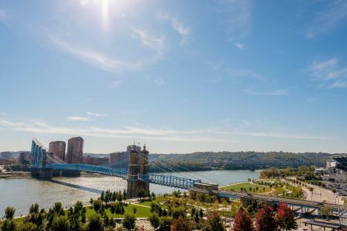 AC Hotel By Marriott Cincinnati At The Banks