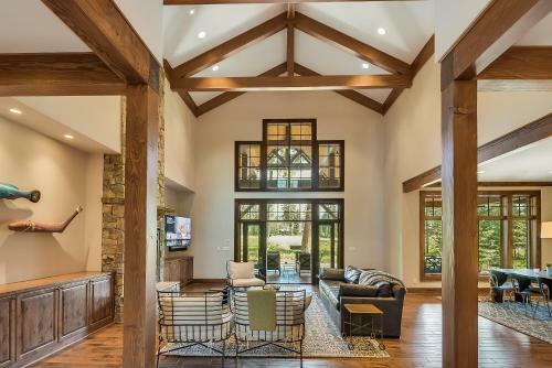 Little Lake Lodge