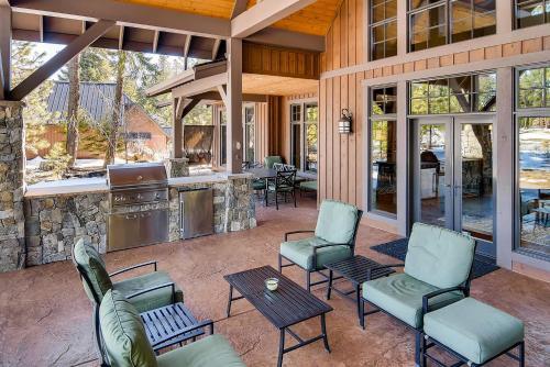 Little Lake Lodge