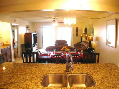 Apartamento Reef Club Luxury Beachfront Penthouse Condo