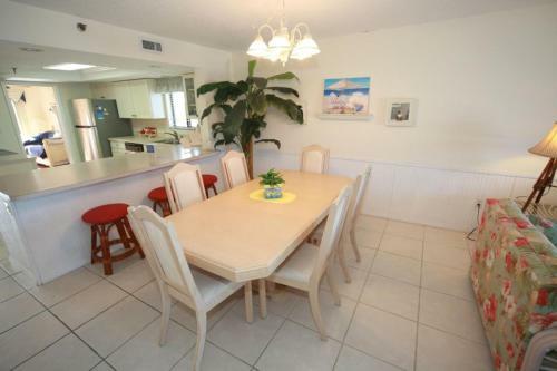 Apartamento Sand Castle III Condo #301