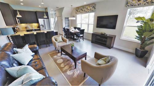 Three-bedroom Townhome With Private Pool (1631)