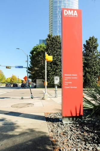 Apartamento Explore Dallas Near Turtle Creek & Trail | Parking