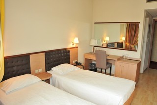 Hotel Avra