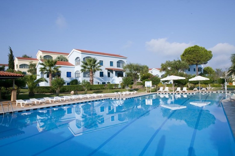 Apartamentos Govino Bay Resort