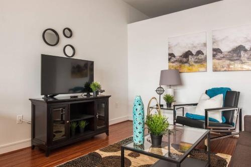 Apartamento Stay Above It All @ Views + Balcony + Shopping 1br