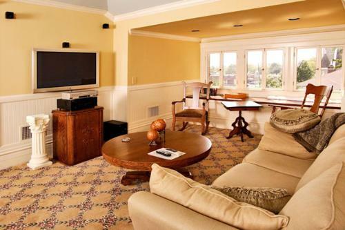 The Corinthian Bed And Breakfast