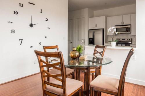 Apartamento Chic Central Uptown Loft 1br @ Shopping + Dining