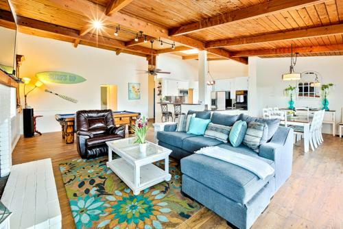 Dp-338 - Hillside Getaway Two-bedroom Holiday Home