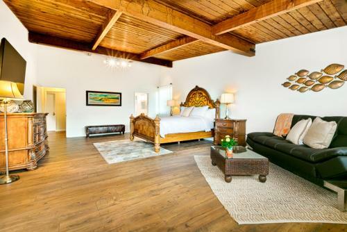 Dp-338 - Hillside Getaway Two-bedroom Holiday Home