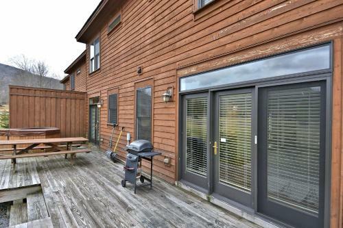 White Aspen Three-bedroom Chalet