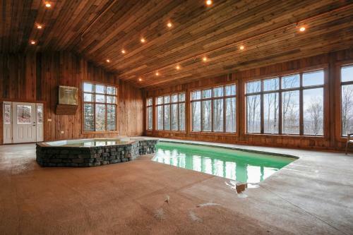 Wolverton Heights Ten-bedroom Chalet