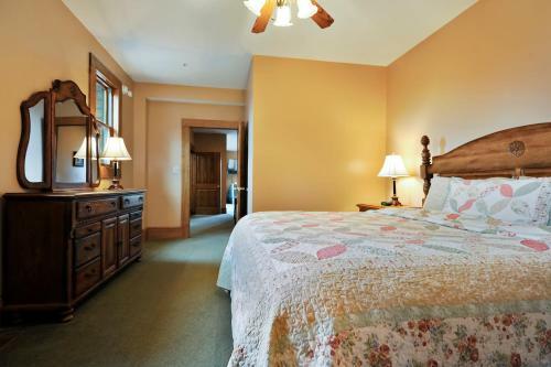 Wolverton Heights Ten-bedroom Chalet