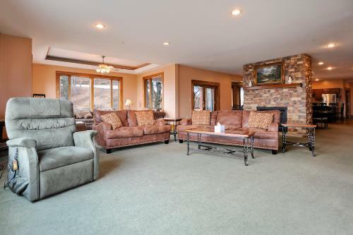 Wolverton Heights Ten-bedroom Chalet