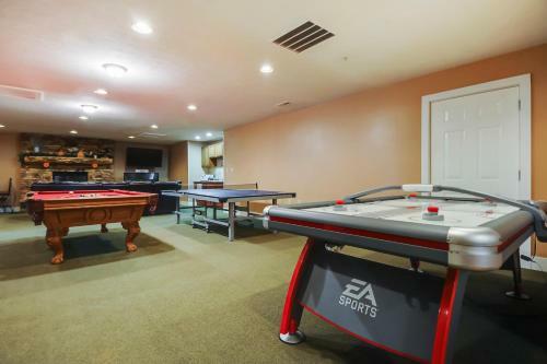 Wolverton Heights Ten-bedroom Chalet
