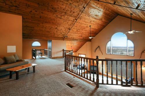 Wolverton Heights Ten-bedroom Chalet