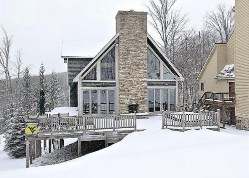 Ski Bums Inn Five-bedroom Chalet