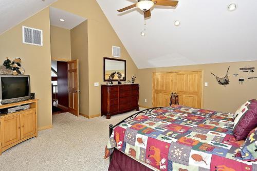 Ski Bums Inn Five-bedroom Chalet