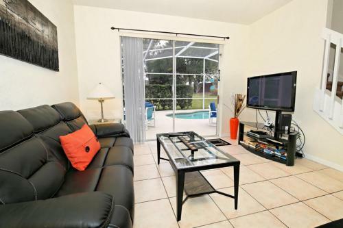 Oxford 410 Apartment