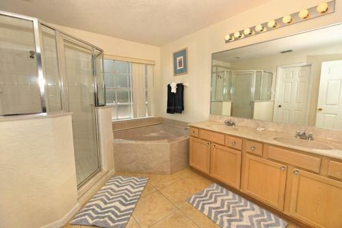 Oxford 410 Apartment