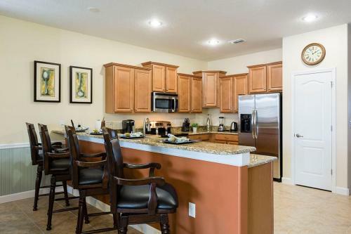 Champions Gate - Eight Bedroom Villa - Cg008