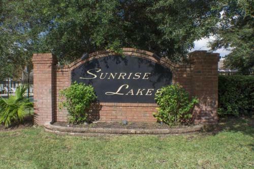Mark's Sunrise Lakes Villa - Four Bedroom Home