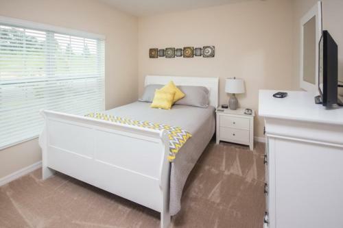 Julie's Oasis Villa - Four Bedroom Home