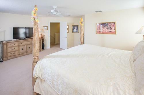 Joanne's West Haven Villa - Five Bedroom Home