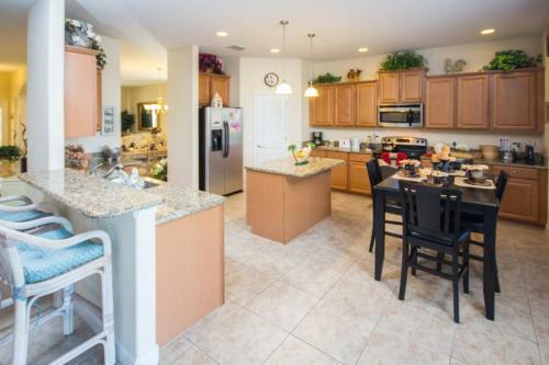 Joanne's West Haven Villa - Five Bedroom Home