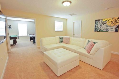 9157 Wedge House
